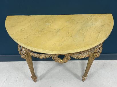 Console en bois sculpté et doré, plateau...