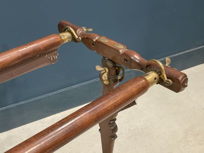 Rare métier à tisser en acajou.
Estampillé...