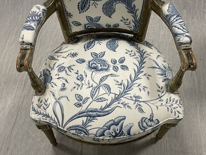 Paire de fauteuils cabriolets à dossier en...