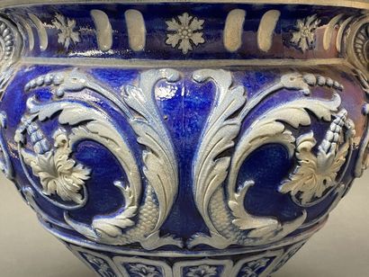 Grand cache pot en grès d'Alsace, 
Style...
