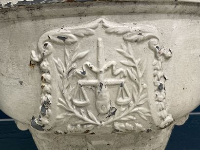 Grand vase aux amours.
Epreuve en fonte,...