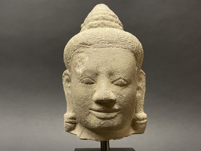 Tête de Bouddha au doux sourire, la tête...