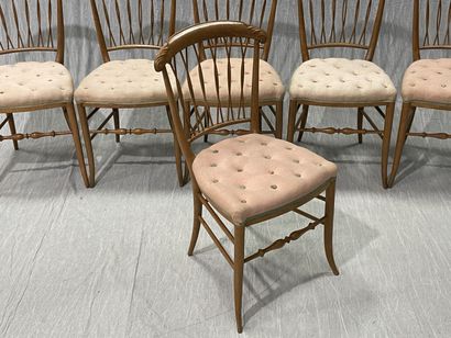 Suite de six chaises légères en bois blond,...