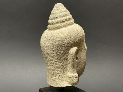 Tête de Bouddha au doux sourire, la tête...