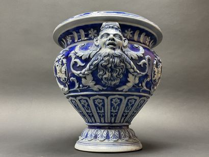 Grand cache pot en grès d'Alsace, 
Style...