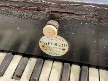 Harmoniflûte XIX° sur son socle en bois tourné....