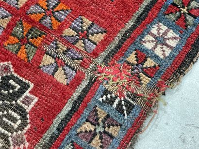Tapis d'Orient en galerie. 
420 x 120 cm....
