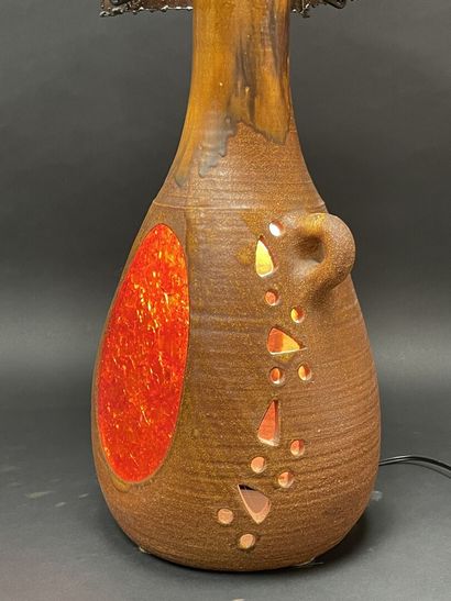 ACCOLAY 
Lampe , piétement en céramique émaillée...