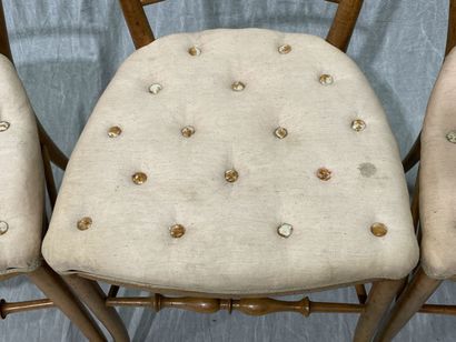 Suite de six chaises légères en bois blond,...