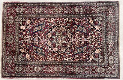 Tapis d'Orient Kechuan en laine.. 
220 x...