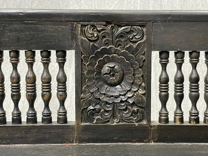 Palanquin à dos d'éléphant en bois laqué...