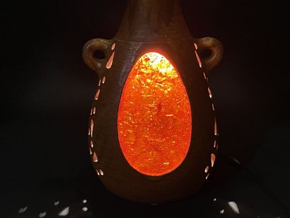 ACCOLAY 
Lampe , piétement en céramique émaillée...