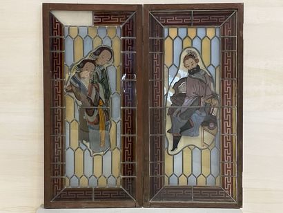 Paire de vitraux à décor d'un couple chinois.
Fin...