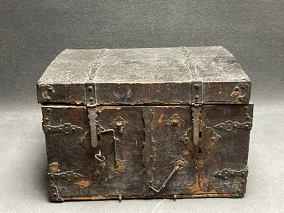 Coffret de voyage XVII°
Bois et ferronneries,...