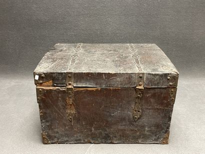 Coffret de voyage XVII°
Bois et ferronneries,...