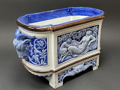 GIEN période 1866-1871
Très importante jardinière...