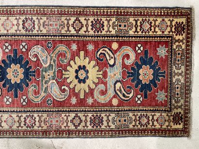 Tapis galerie Kazak en laine, fait main....