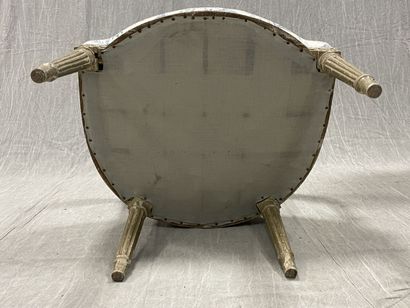 Paire de fauteuils cabriolets à dossier en...