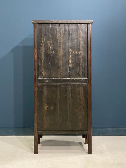 Armoire chinoise ouvrant à deux portes, decouvrant...