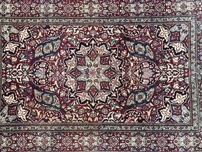 Tapis d'Orient Kechuan en laine.. 
220 x...