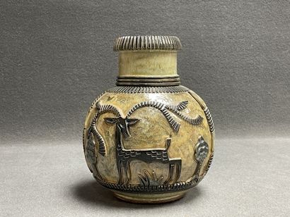 Roger GUERIN (1896-1954) Atelier de.
Vase...