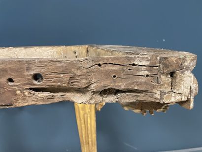 Console en bois sculpté et doré, plateau...