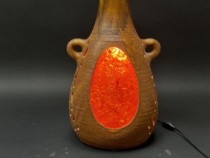 ACCOLAY 
Lampe , piétement en céramique émaillée...