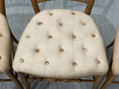 Suite de six chaises légères en bois blond,...