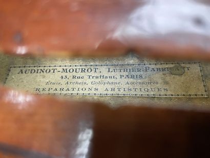 Violon portant une étiquette Audinot 1926...