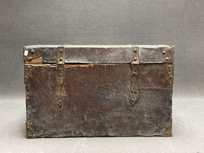 Coffret de voyage XVII°
Bois et ferronneries,...