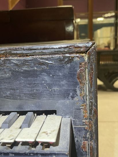 Harmoniflûte XIX° sur son socle en bois tourné....
