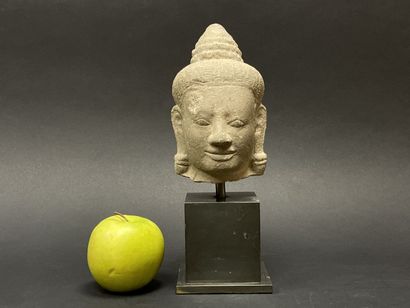 Tête de Bouddha au doux sourire, la tête...