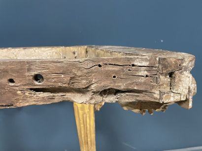 Console en bois sculpté et doré, plateau...