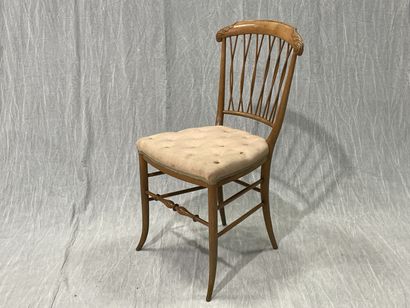 Suite de six chaises légères en bois blond,...