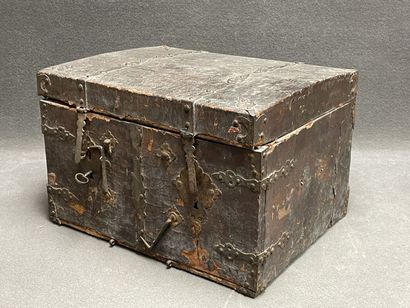 Coffret de voyage XVII°
Bois et ferronneries,...