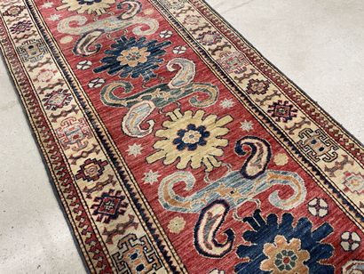 Tapis galerie Kazak en laine, fait main....