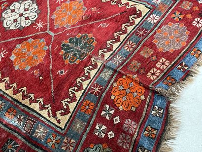 Tapis d'Orient en galerie. 
420 x 120 cm....
