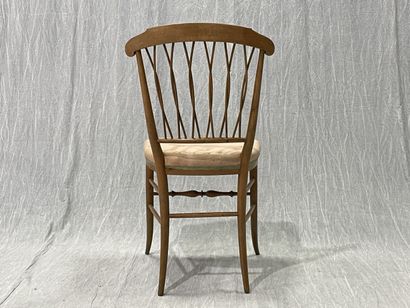Suite de six chaises légères en bois blond,...