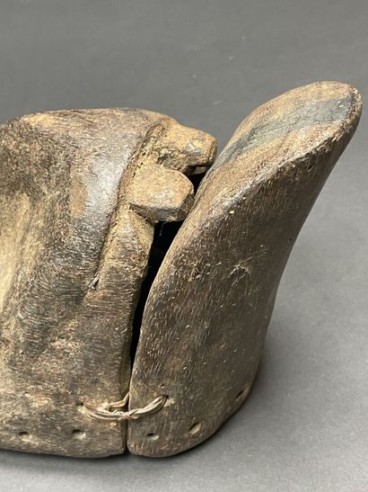COTE D'IVOIRE Masque articulé. 
28 x 15 x...