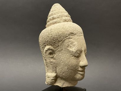 Tête de Bouddha au doux sourire, la tête...