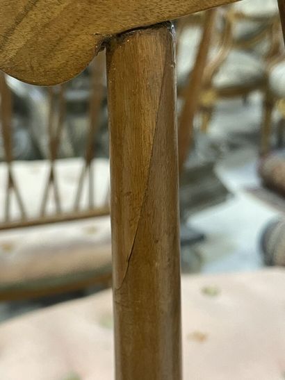 Suite de six chaises légères en bois blond,...