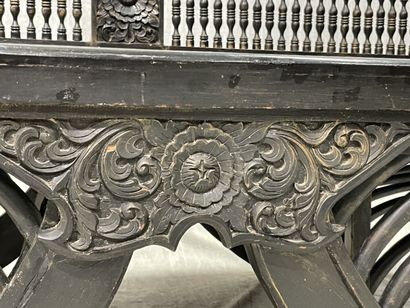 Palanquin à dos d'éléphant en bois laqué...