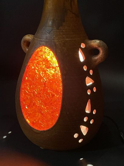 ACCOLAY 
Lampe , piétement en céramique émaillée...