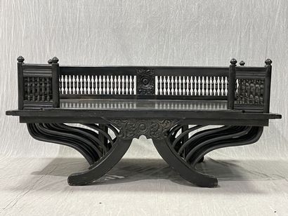 Palanquin à dos d'éléphant en bois laqué...