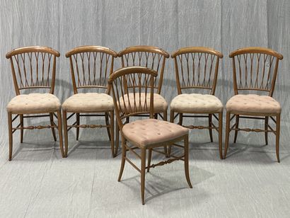 Suite de six chaises légères en bois blond,...