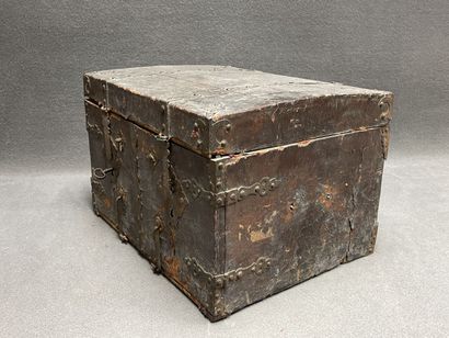 Coffret de voyage XVII°
Bois et ferronneries,...