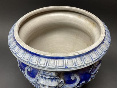 Grand cache pot en grès d'Alsace, 
Style...