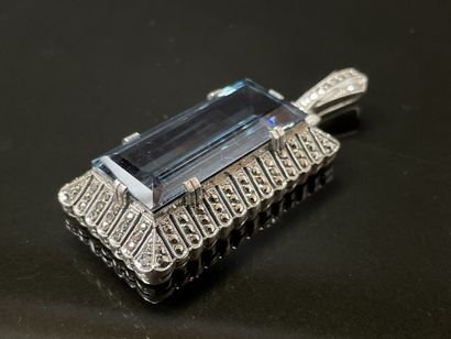 Theodor FAHRNER (1859-1919) & co
Grand pendentif...