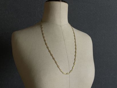 Sautoir en or maille draperie.
Or 750°/00
L:...