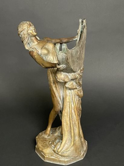 Grand miroir de table: Femme drapée au miroir....